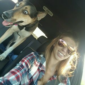 Meet your Posher, Emily